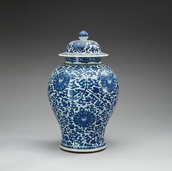 A blue and white jar with cover, Qing dynasty, 18th Century.