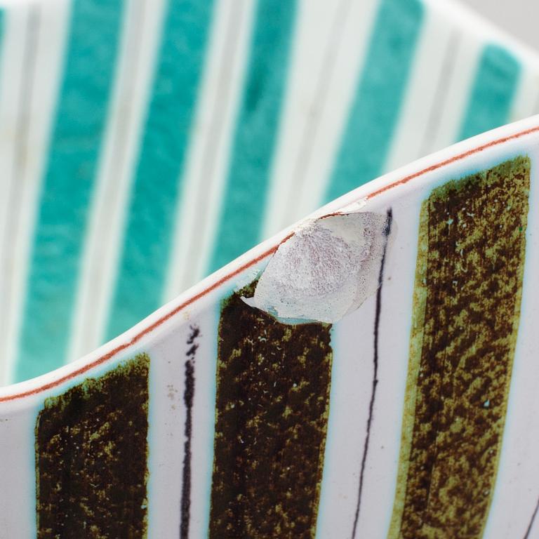 STIG LINDBERG, skål av fajans, Gustavsberg studio 1950-tal.