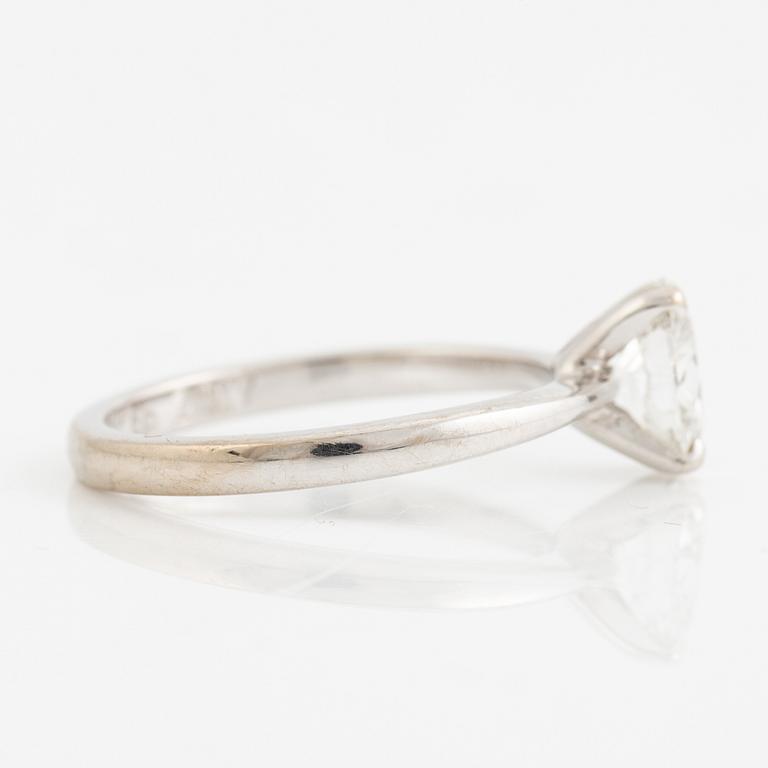 Ring 18K white gold set with an oval brilliant-cut diamond, VANBRUUN.