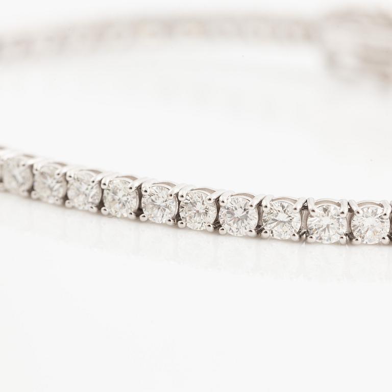 Tennis bracelet 18K white gold with brilliant-cut diamonds.
