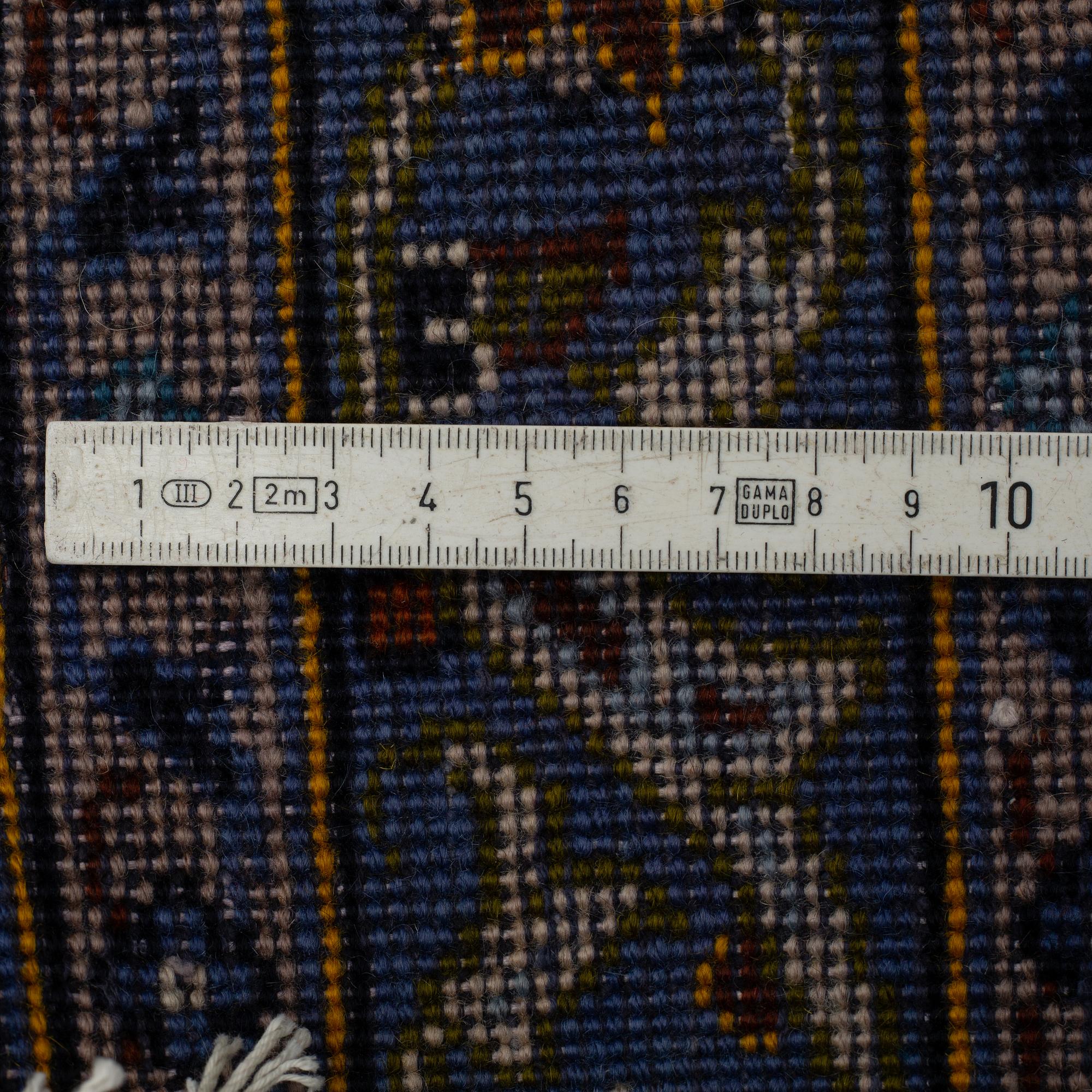 A CARPET, so called Royal Kashan, signerad Isfahanian, ca 413 x 303.