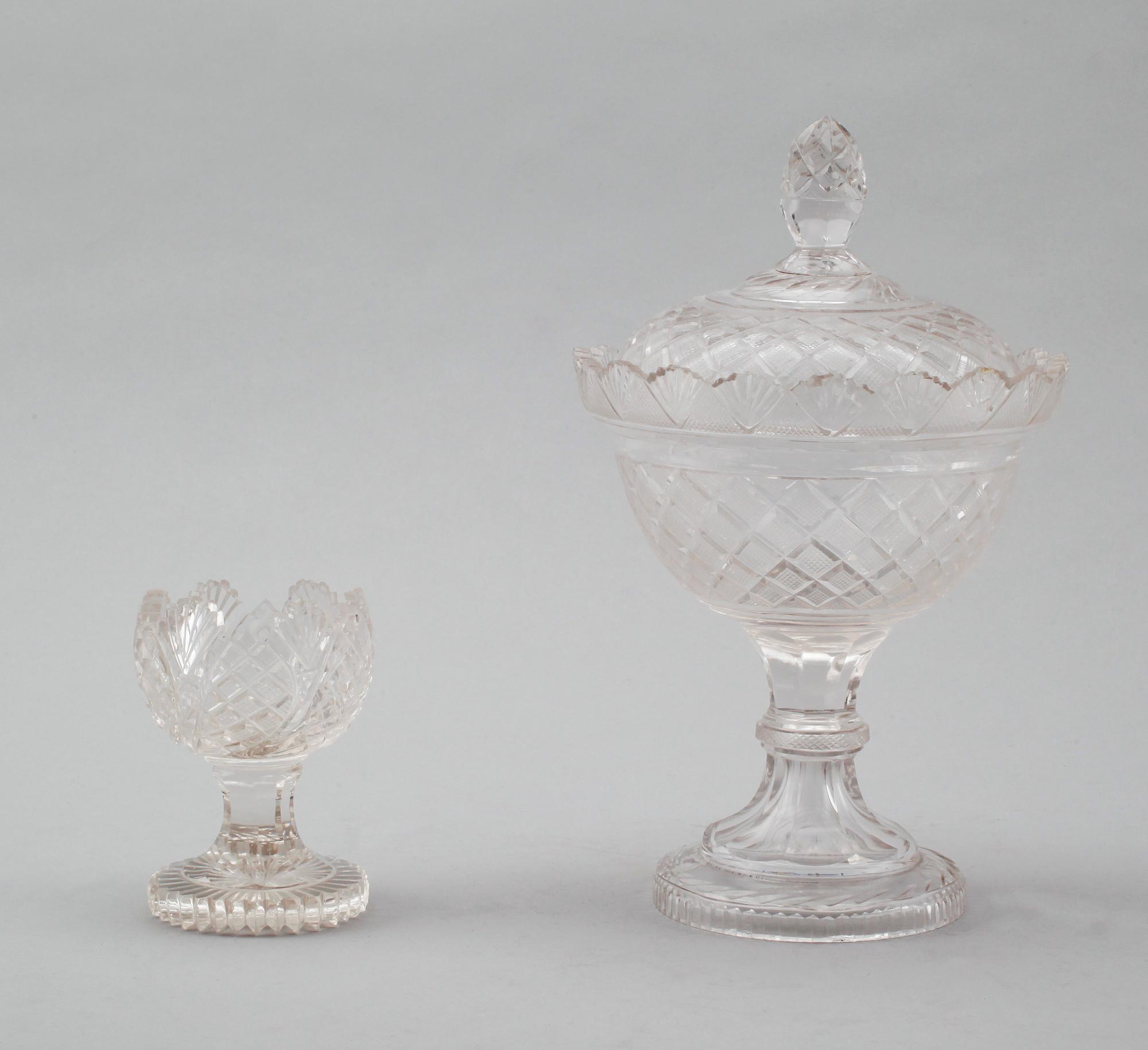 SAMLING GLASFÖREMÅL, 10 delar, 1900-talets första hälft.