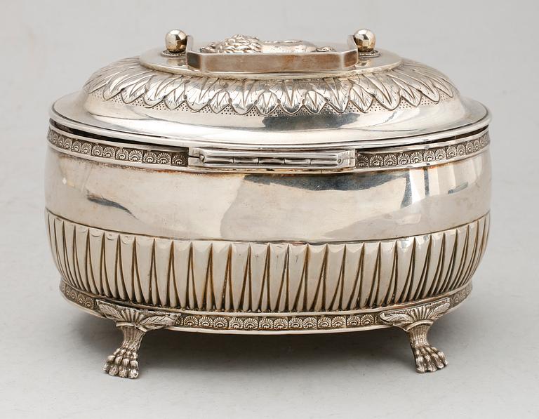 SOCKERSKRIN, silver, empire, Bengt Thelander, Jönköping 1827.  Vikt ca 468 g.