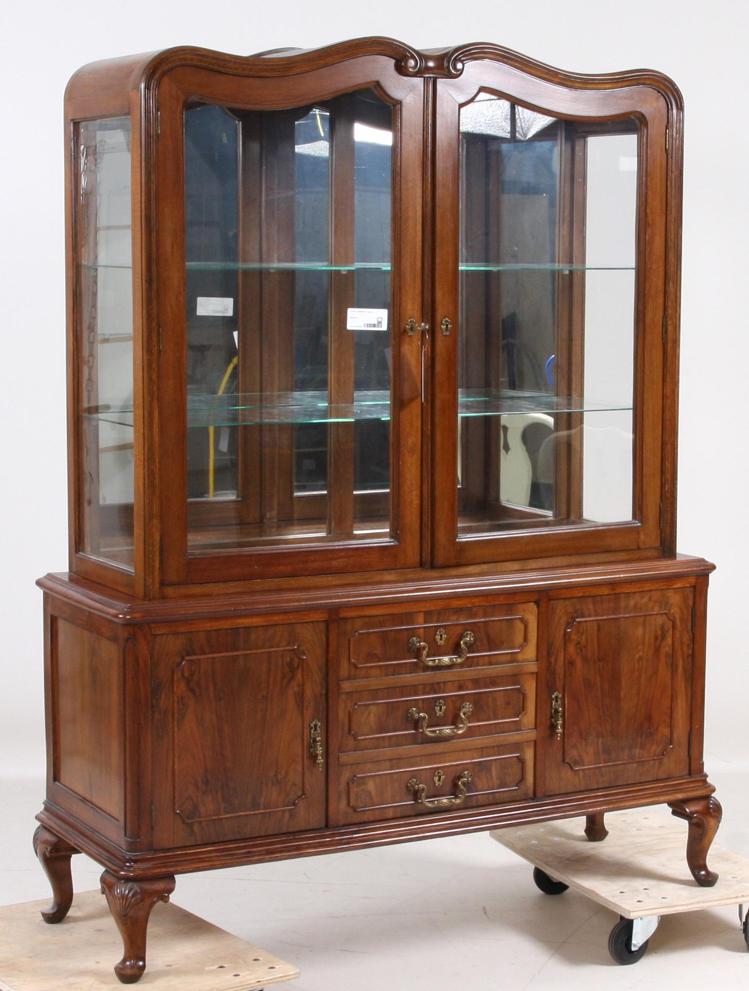 VITRINSKÅP, 1900-tal.