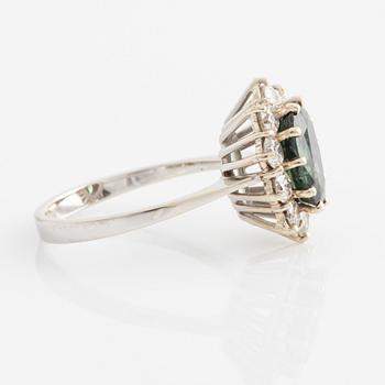 18K white gold with green sapphire and brilliant-cut diamond ring.