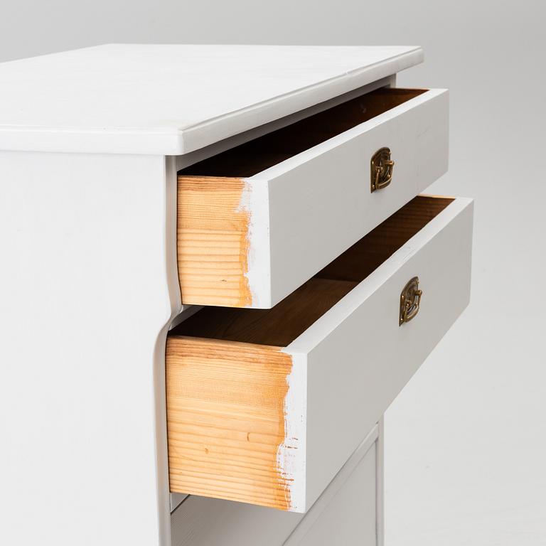 Chest of drawers, first half of the 20th century.