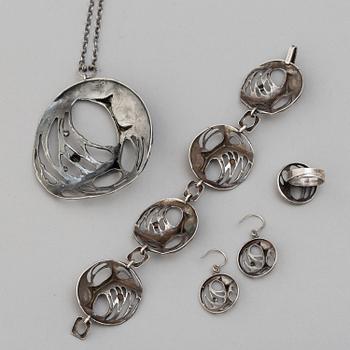 A silver pendant, bracelet and pair of ear rings by Karl Laine, Finland, 1975.