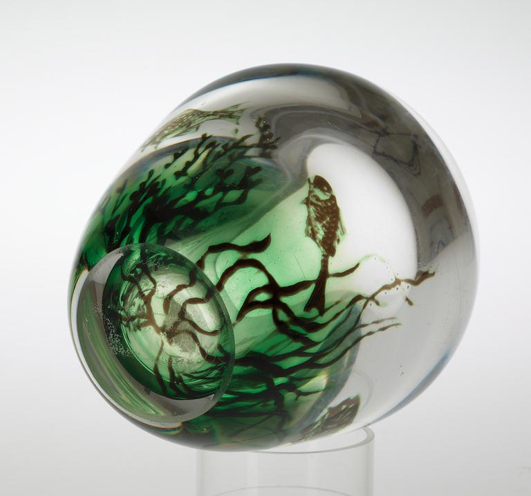 A Vicke Lindstrand 'fish graal' glass vase, Orrefors 1941.