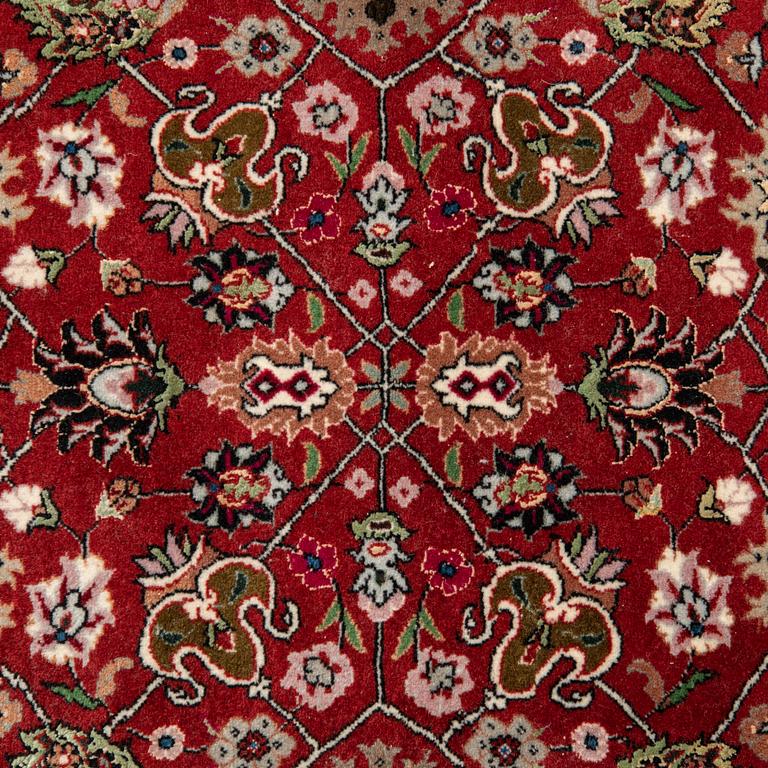 Carpet possibly Bidjar, approx. 248x174 cm.