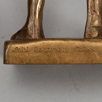 ASTRI BERGMAN-TAUBE, skulptur, guldpatinerad brons, signerad och med gjutarstämplar H. Bergman fud.