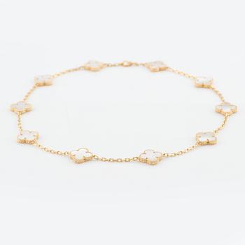 An 18K gold and mother-of-pearl Van Cleef & Arpels "Alhambra" necklace.