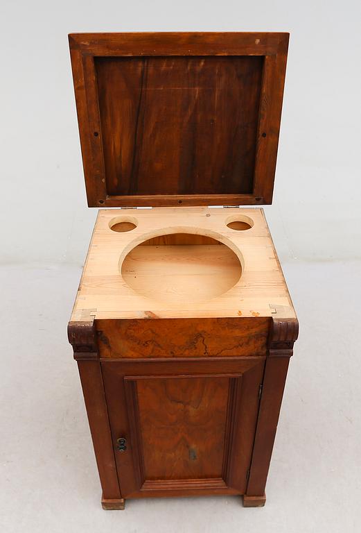 KOMMOD, omkring år 1900.