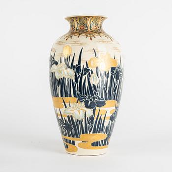 A Japanese satsuma ware vase, Meiji (1868-1912).