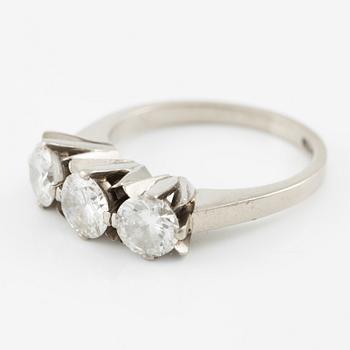 Ring, A.Tillander,  18K vitguld med tre briljantslipade diamanter.