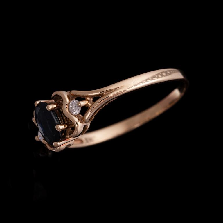 RING, 14K guld, safir, diamanter. Vikt ca 2,0 g.