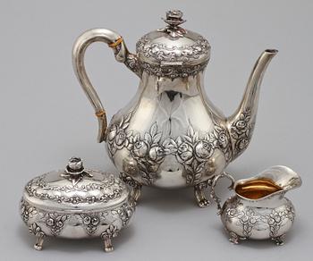 KAFFESERVIS, 3 delar, rokokostil, omkring 1900-talets mitt. Vikt 1 570 g.