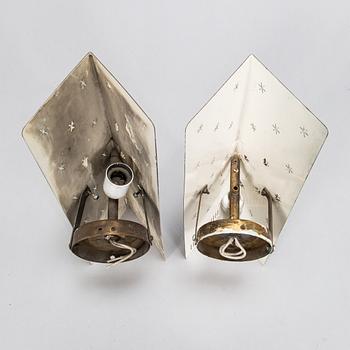 Paavo Tynell, A pair of mid-20th century '10330' wall lamps for Taito, Finland. mid-20th century.