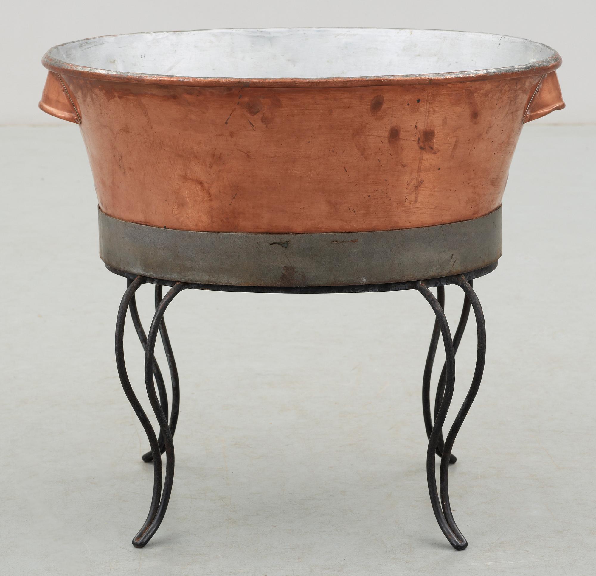 BALJA, på benställning, koppar, 1800-tal.