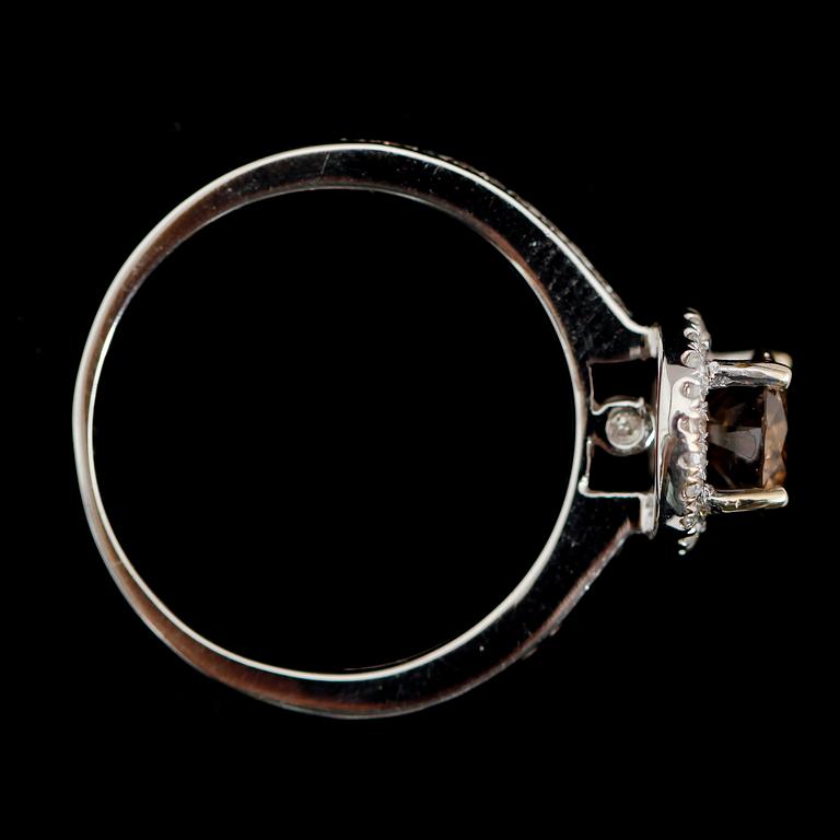 RING, 14 k vitguld, briljantslipade diamanter tot ca 1.00 ct.