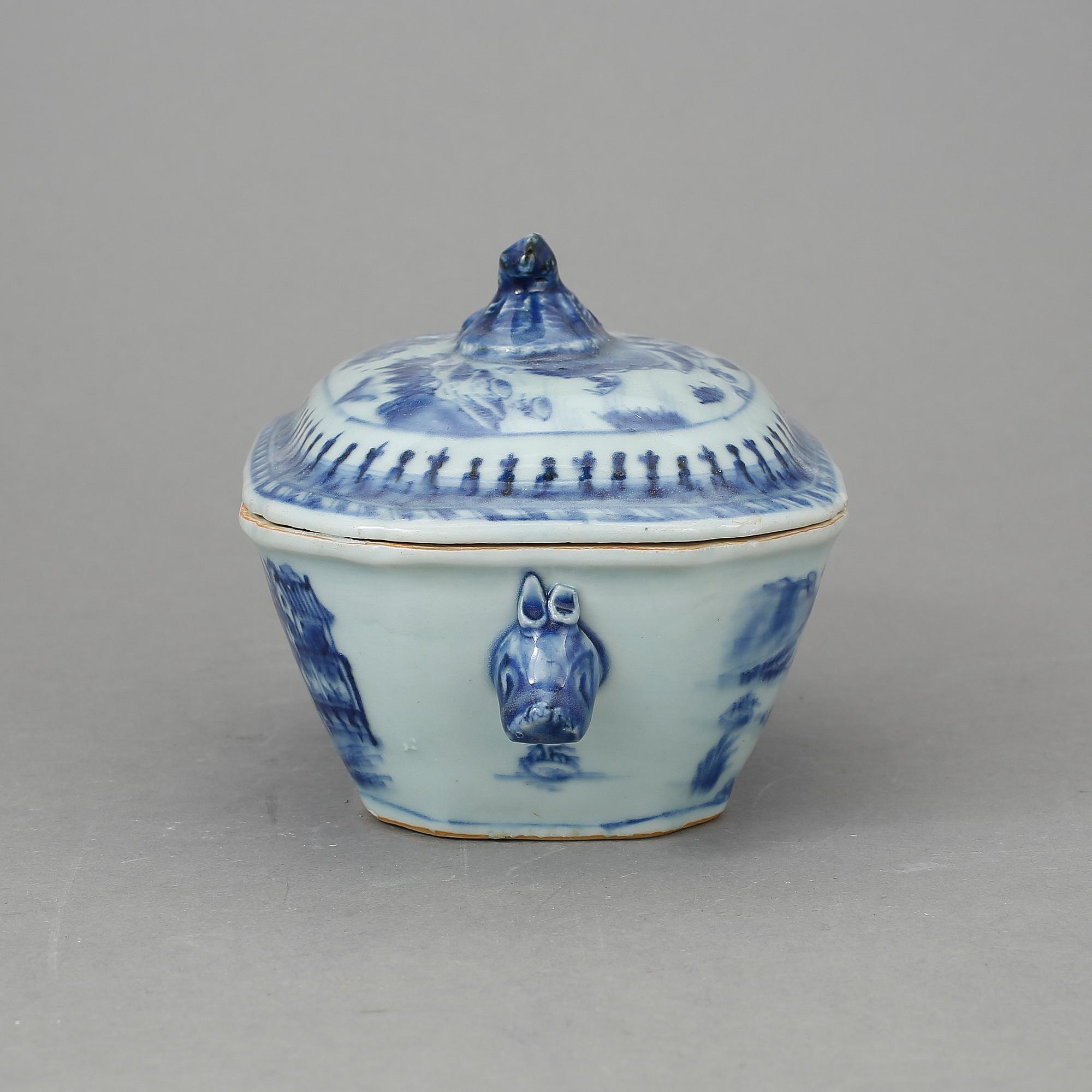 SMÖRTERRIN, porslin, Qianlong, Kina 1700-tal.