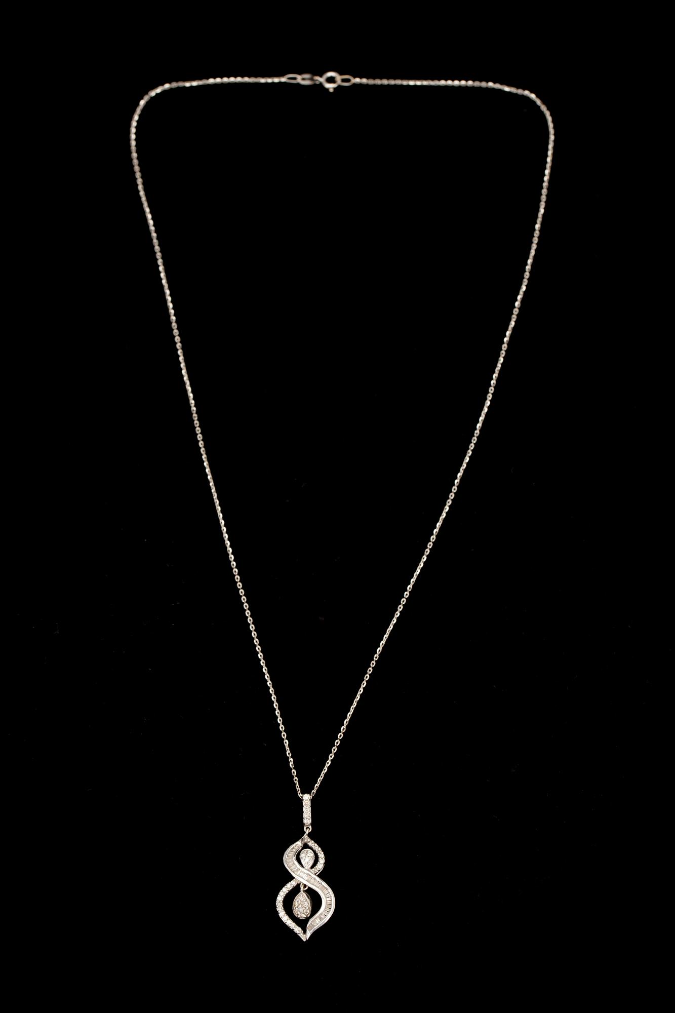 HÄNGE, vitguld 14K, små diamanter. Vikt 3,3 g.