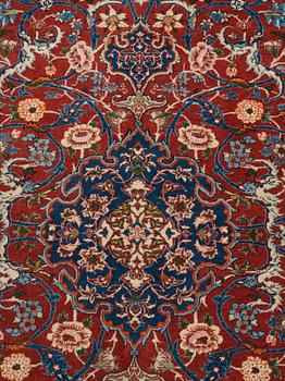 Matto, semi-antique Esfahan, ca 213 x 151 cm (as well as 1-2 cm flat weave at one end).