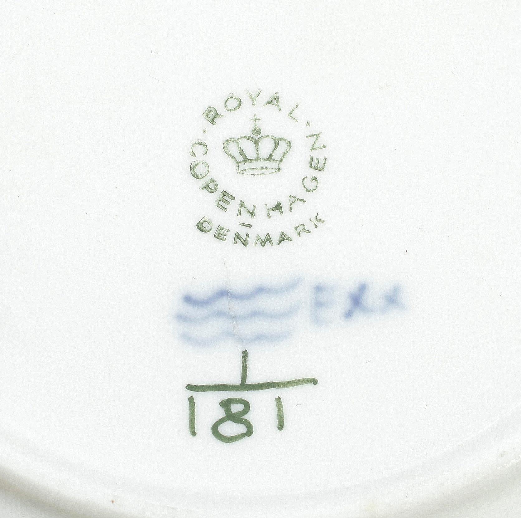 SERVISDELAR, 49 delar, porslin, "Musselmalet", Royal Copenhagen samt Bing & Gröndahl.