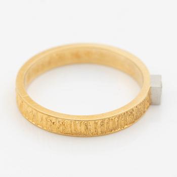 Lapponia, ring, 18K gold set with a round brilliant-cut diamond, Finland 1977.