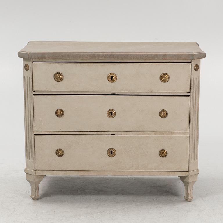 A late Gustavian chest of drawers, 19th century.
