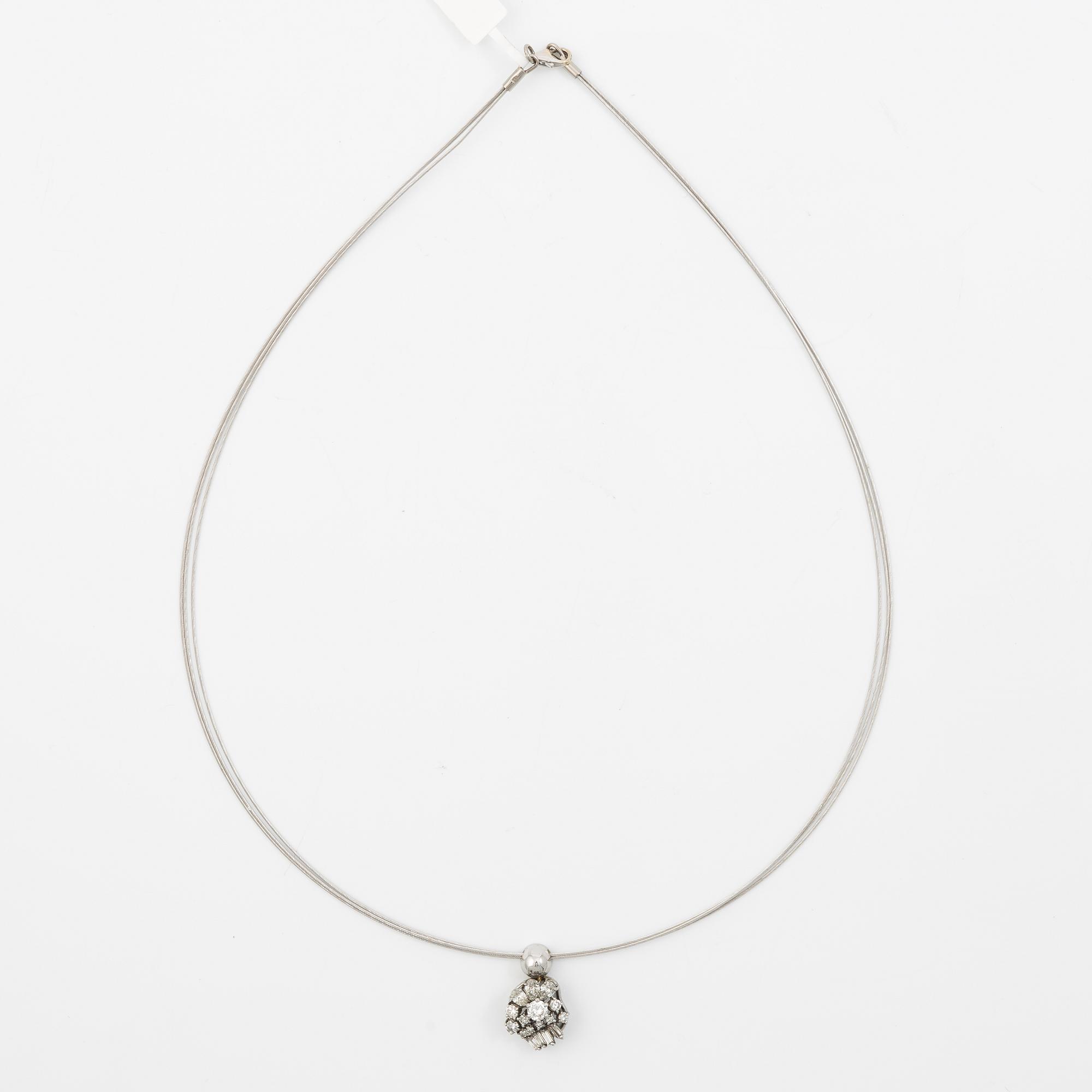 Collier 18K vitguld med dropp-, baguette och briljantslipade diamanter.