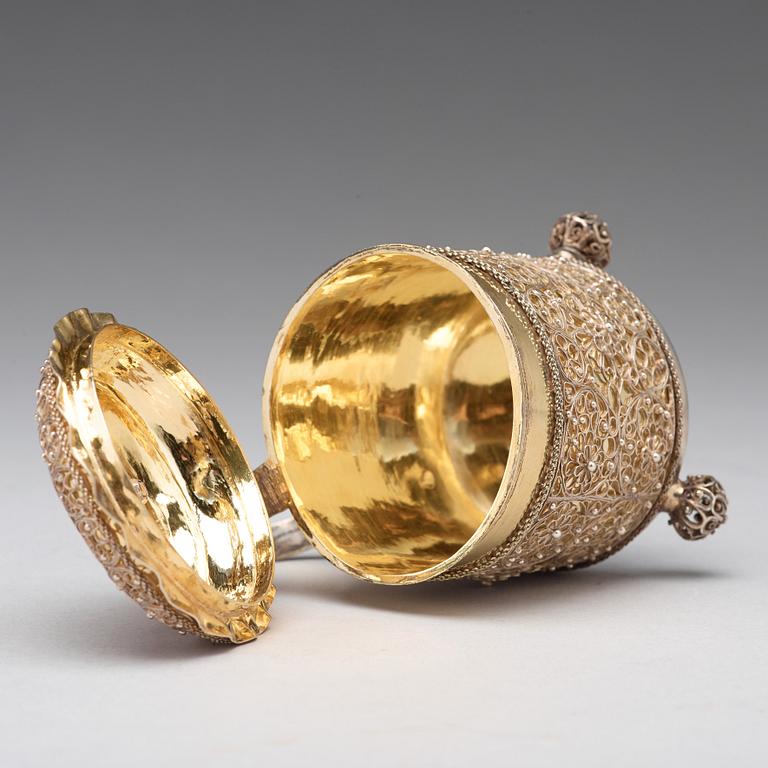 Johan Friedrich Straub, miniatyrdryckeskanna, silver, Karlstad (1674-1713).