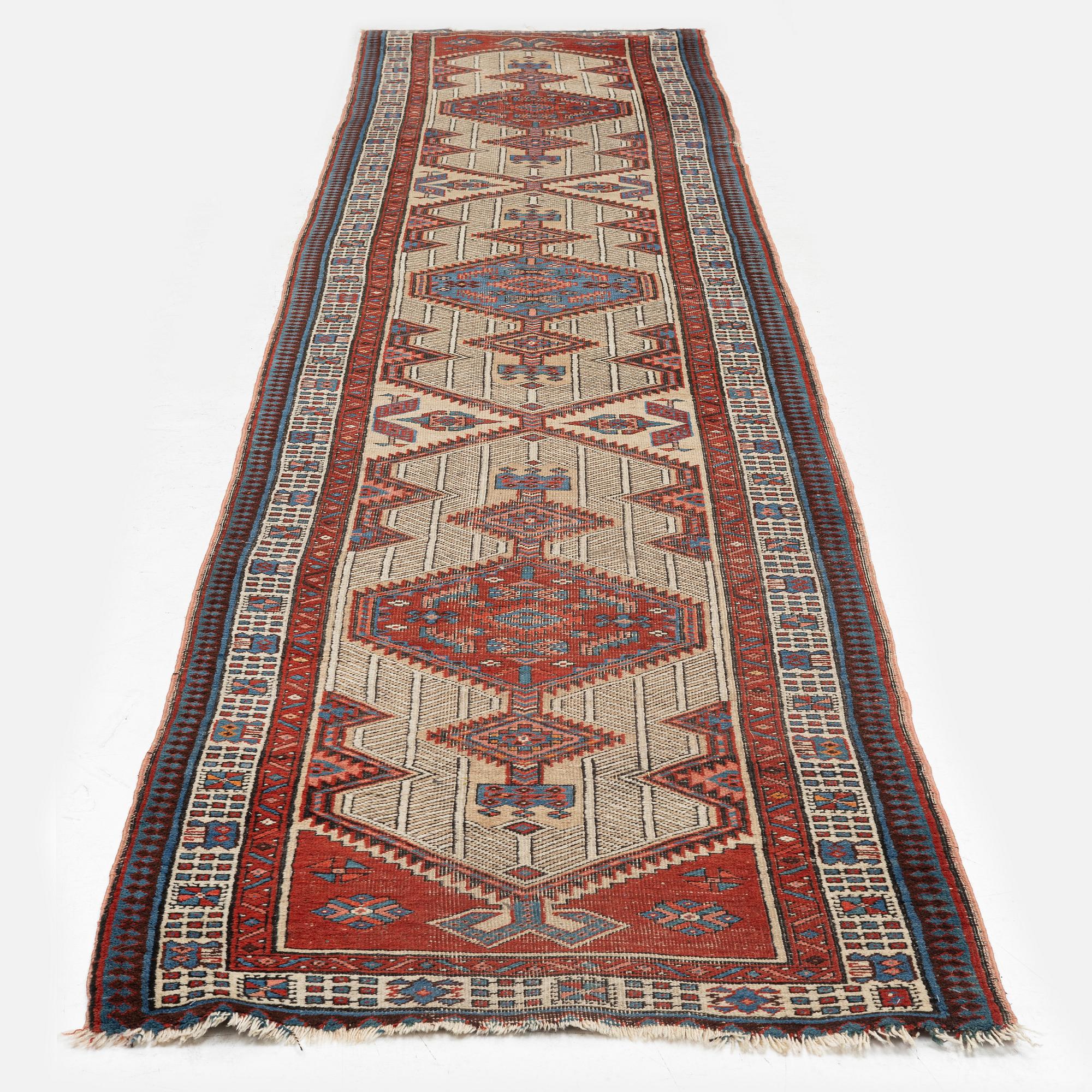 A Sarab/Hamadan runner, antique, c. 430 x 95 cm.