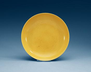 1411. A yellow glazed dish, Qing dynasty, with Qianlong seal mark.