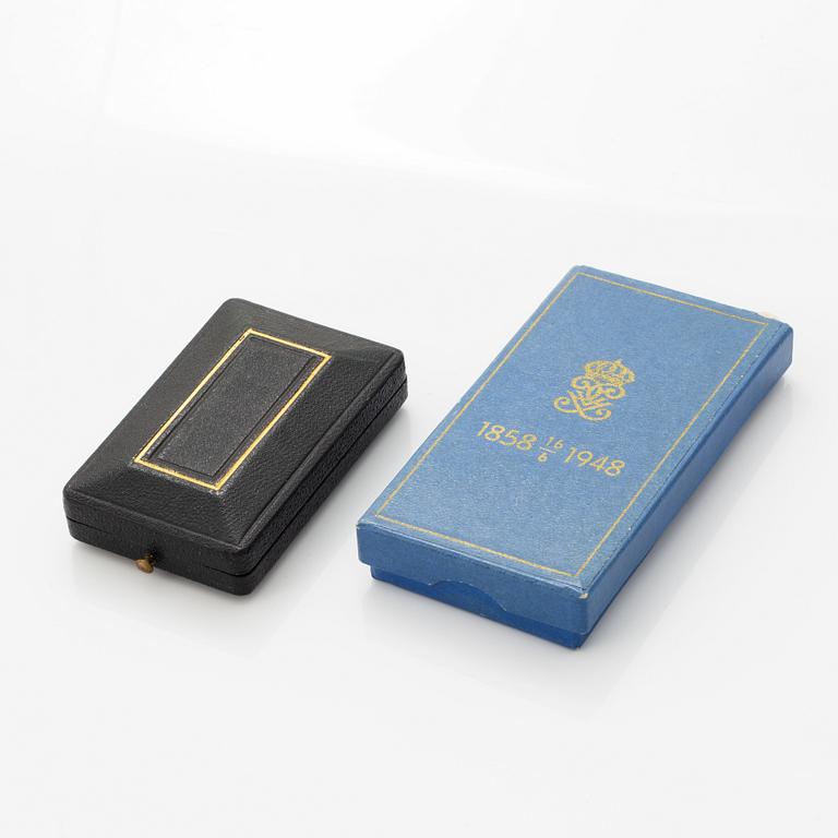 A Swedish Royal gold medal and a gilt silver decoration.