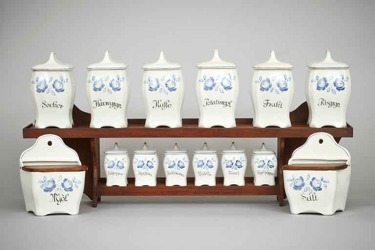 KRYDDHYLLA MED 14 kryddburkar, flintgods. Gefle, 1900-talets första hälft.