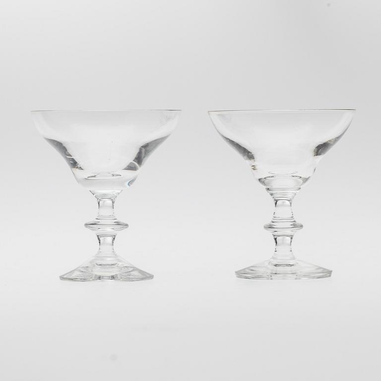 LIKÖRGLAS PÅ FOT, 12 st, "Sointu" Nanny Still, Riihimäen Lasi 1954-1962.