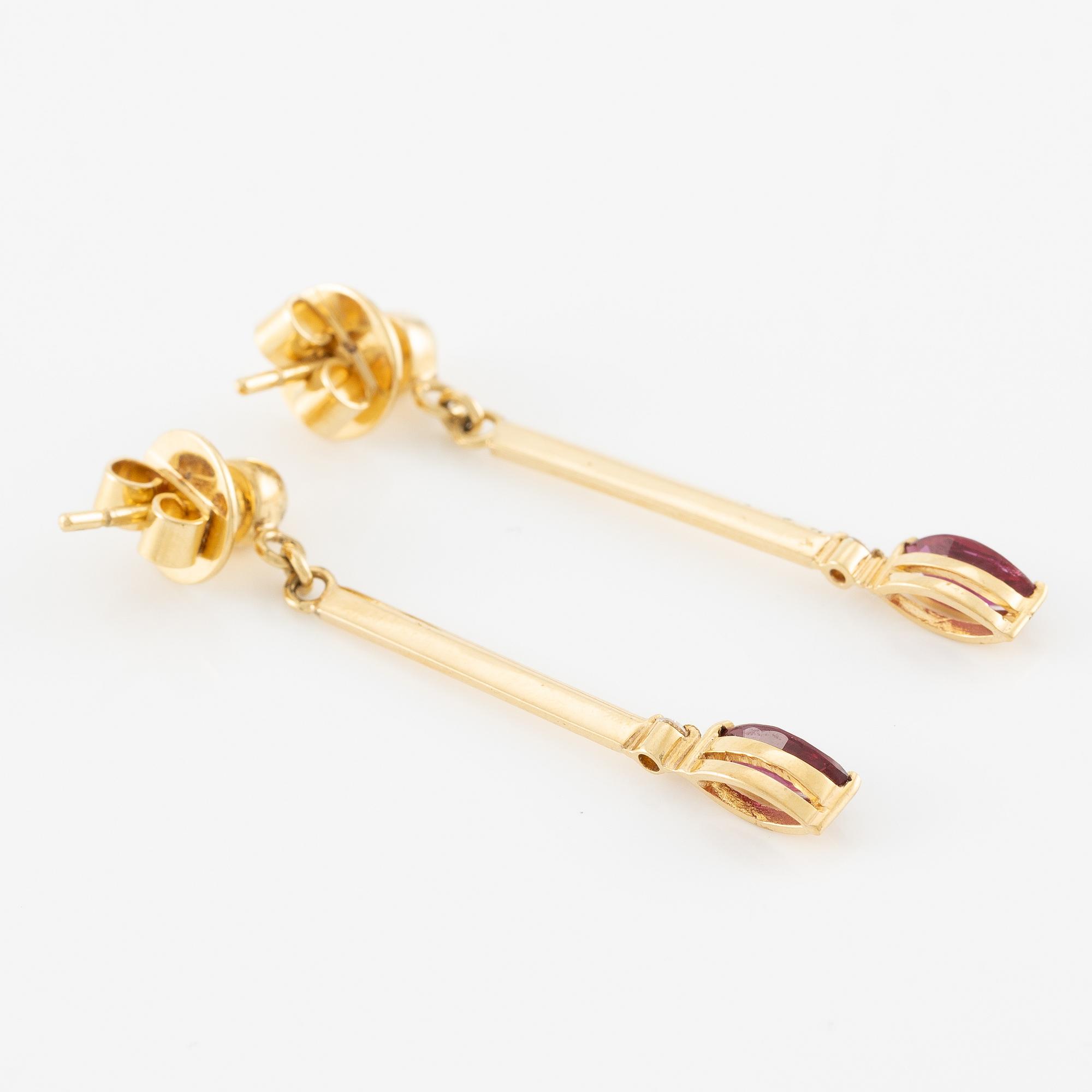 Earrings, 18K gold, set with brilliant-cut diamonds, navette-shaped red stone.