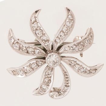 Brooch 18K white gold and various cut diamonds.