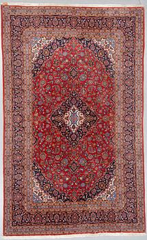 Carpet, Kashan, ca 314 x 198 cm.