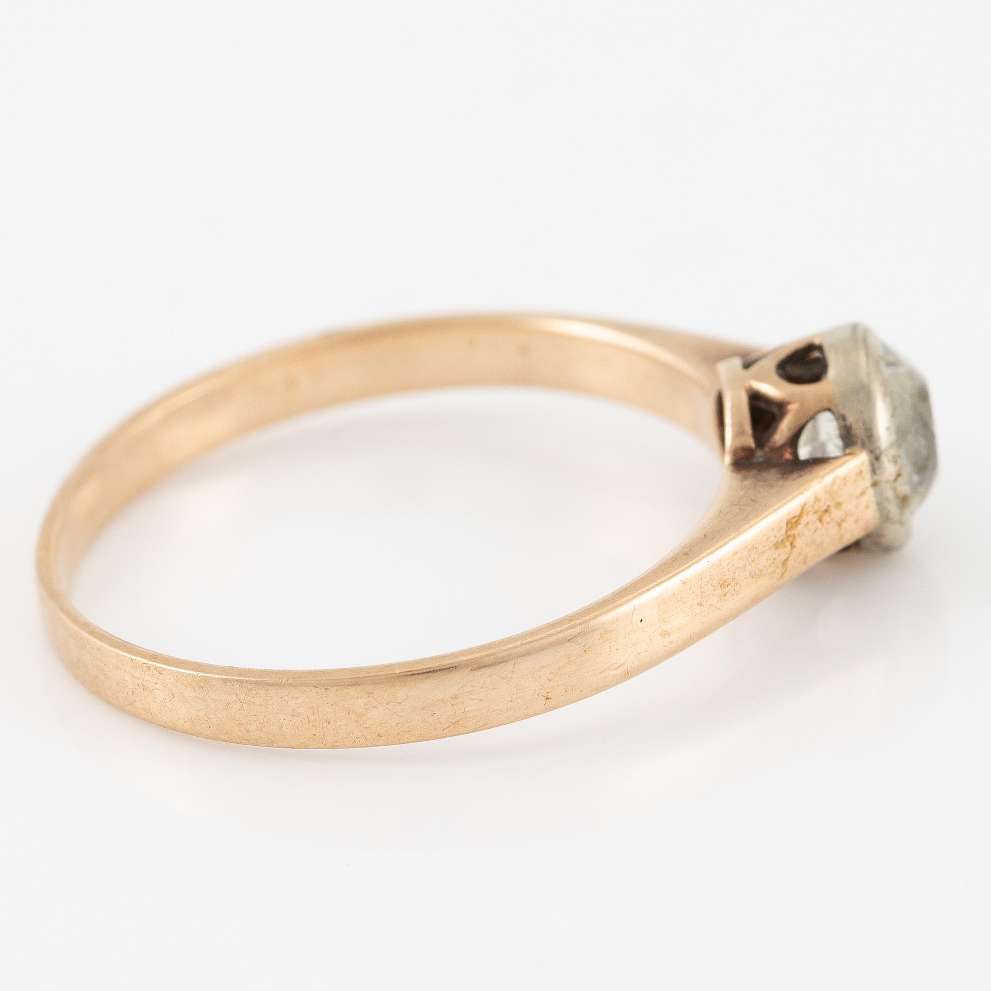 Ring, 14K gold, with old-cut diamond.
