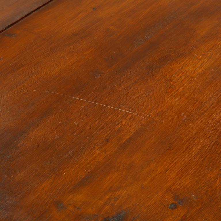 A gate-legged table, 18th/19th century.