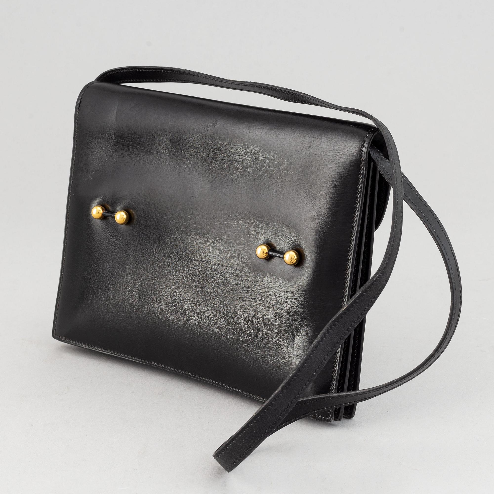 Hermès, a vintage leather bag.