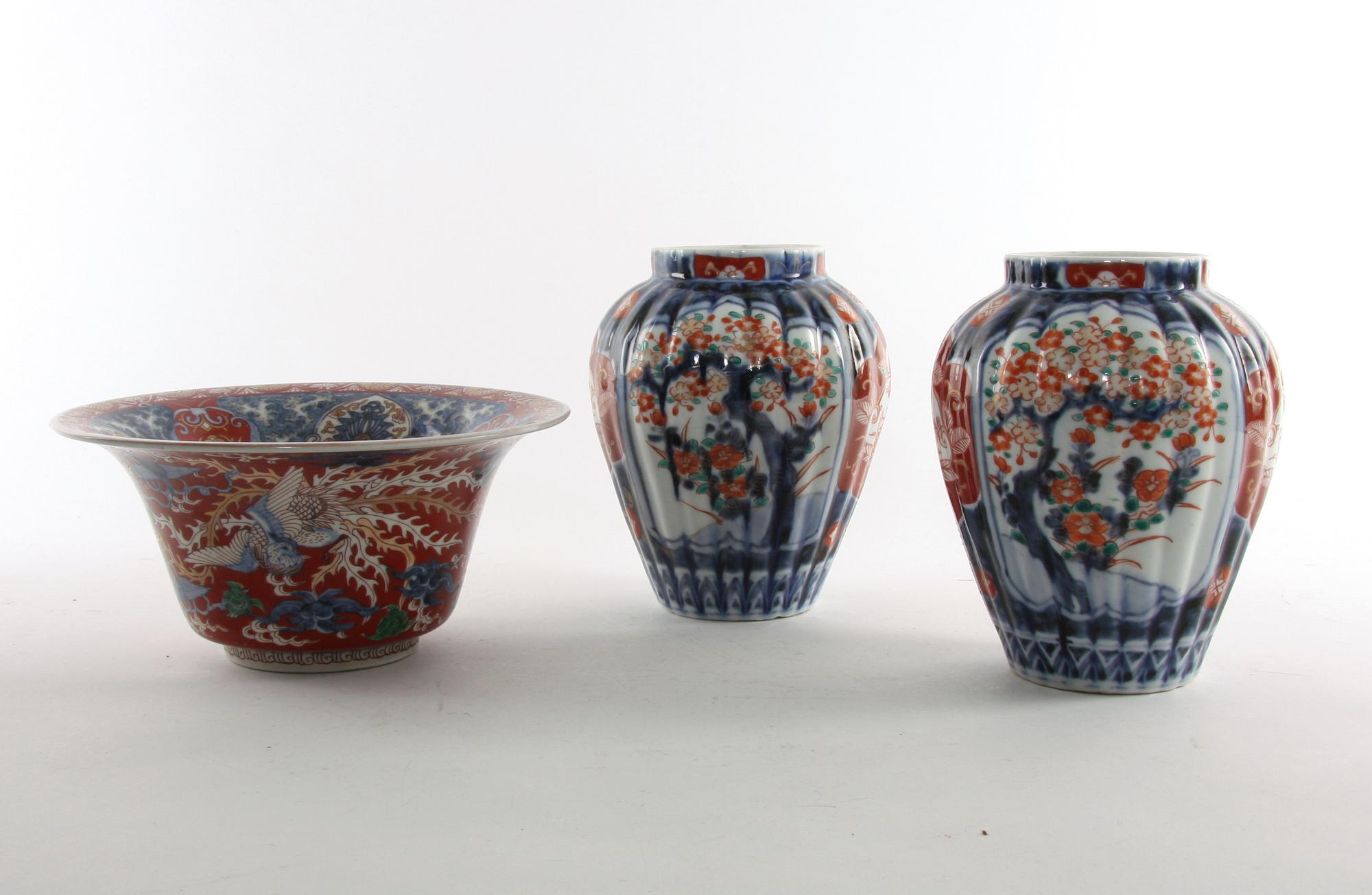 VASER och SKÅL, 2+1, porslin, Imari omkring 1900.