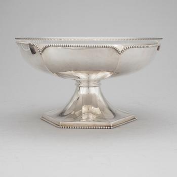 SKÅL, silver med glasinsats, CG Hallberg, Stockholm, 1917. Vikt 641 g (exkl. glasinsats).