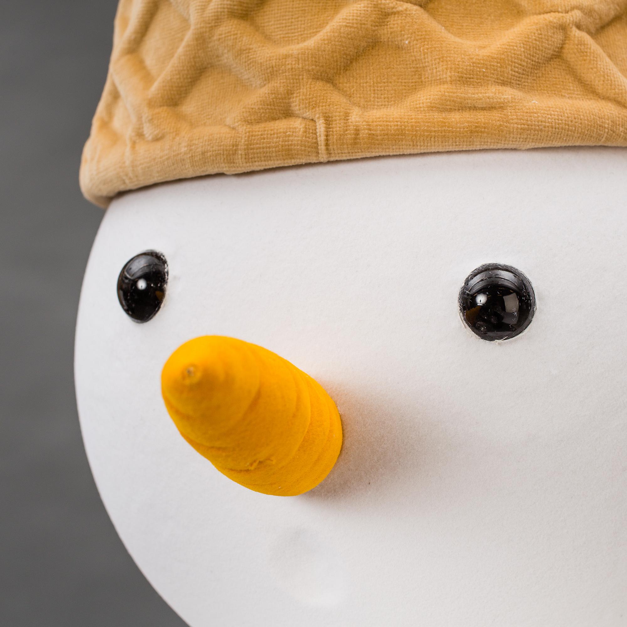 A snowman made by JoAnn Tan Studio for NK 2016.