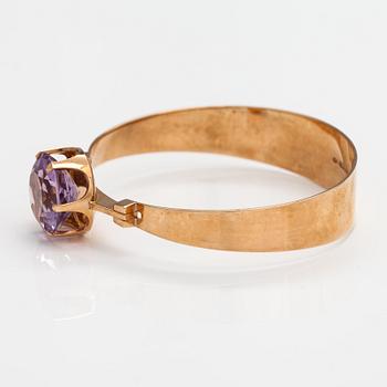 Elis Kauppi, A 14K gold and amethyst bracelet. Kupittaan kulta, Turku 1977.