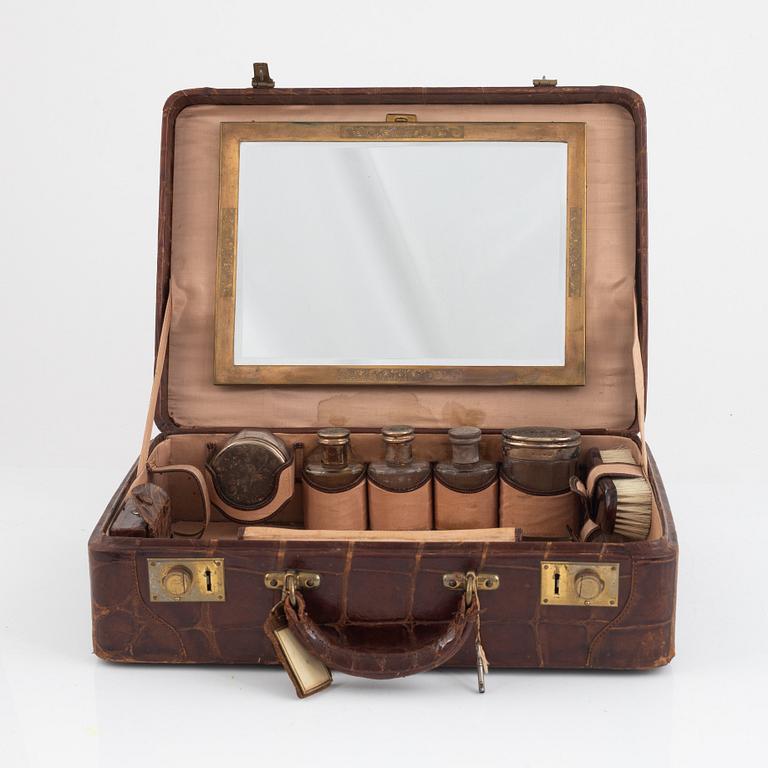 A travel toiletries set, 1920's/30's.