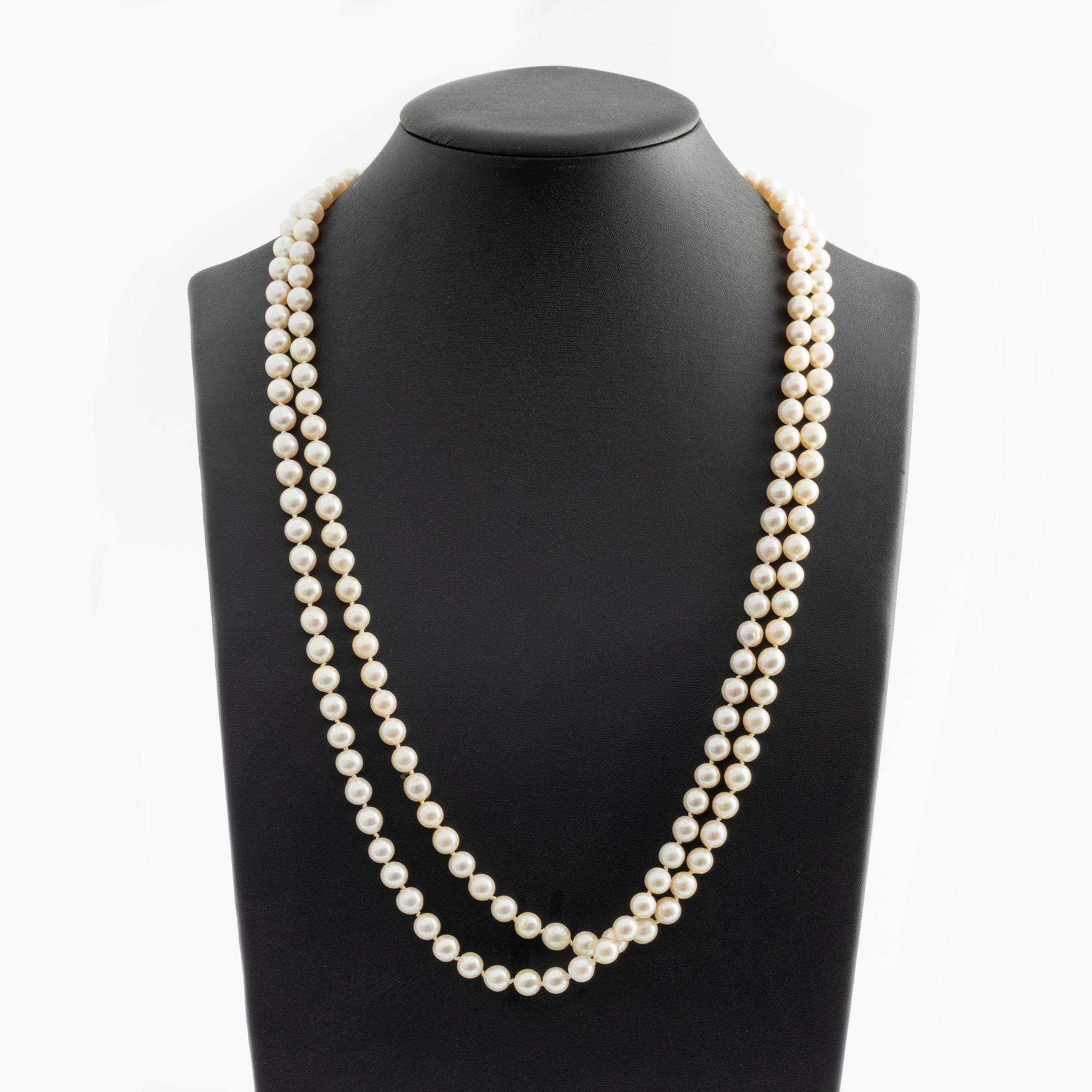Necklace, double-stranded, cultured pearls, white gold clasp with sapphire and brilliant-cut diamonds.