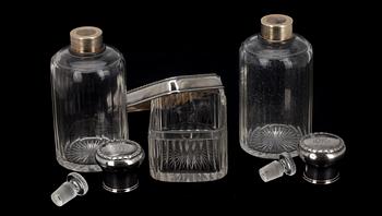 TOILETTSET, 3 delar, silver, samt glas, Frankrike 1800-senare hälft. Silvervikt ca 141,9 g.