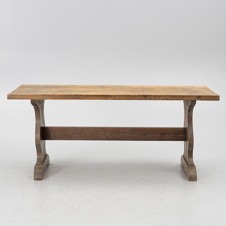 A solid pine dining table, 20th century.